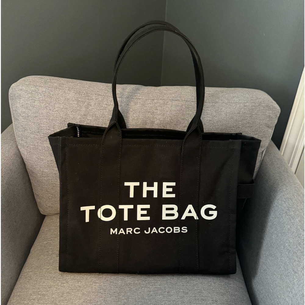 Marc Jacobs - The Tote Bag